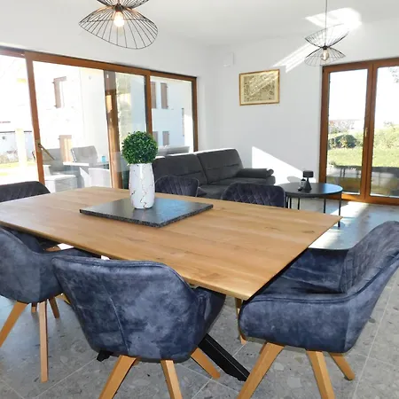 Dom wakacyjny Nova With Pool Sveti Peter