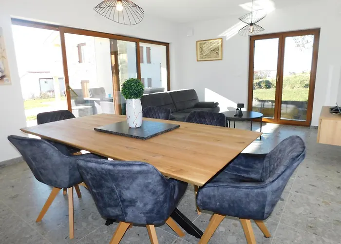 Casa de Férias Nova With Pool Sveti Peter