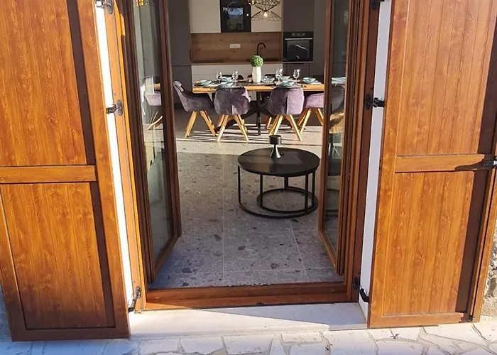 Nova With Pool Casa de Férias *