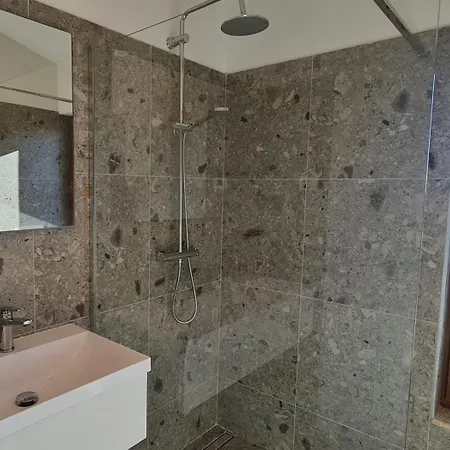 Počitniška hiša Nova With Pool *