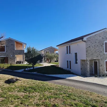 Počitniška hiša Nova With Pool Sveti Peter