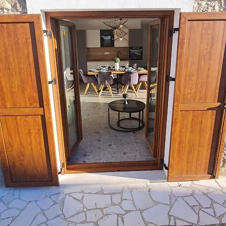 Nova With Pool Počitniška hiša *