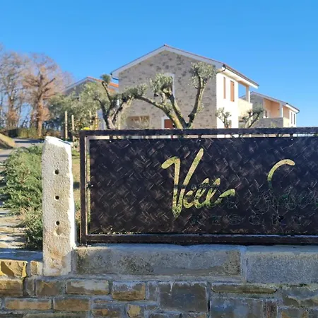 Počitniška hiša Nova With Pool *