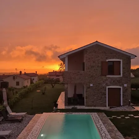 Hébergement de vacances Nova With Pool