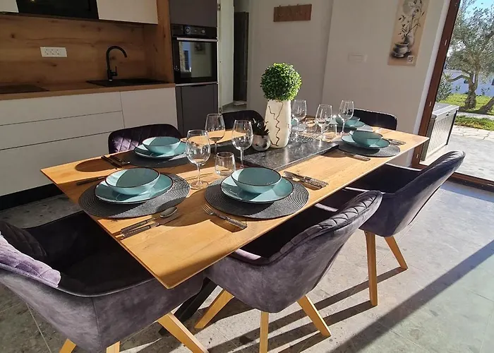 Nova With Pool Vakantiehuis