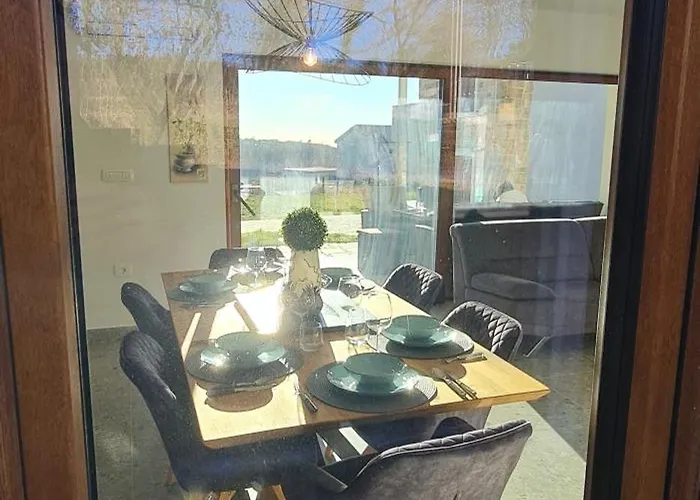 בית נופש Nova With Pool *